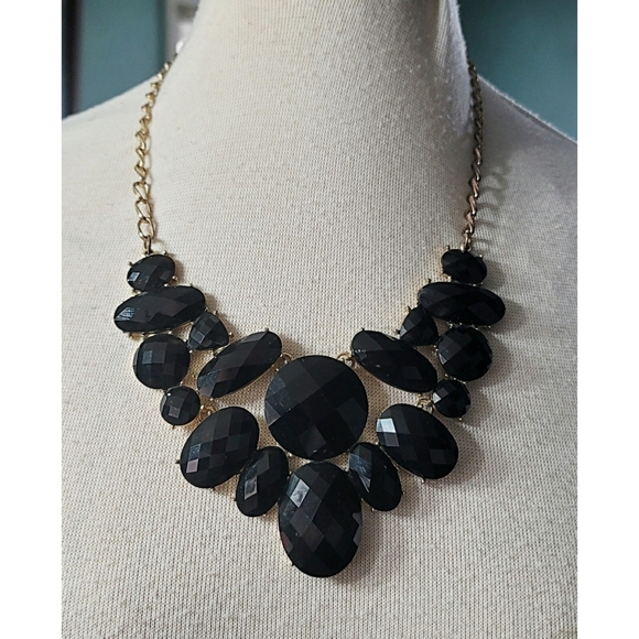 Elegant Black Statement Necklace - Picture 1 of 4